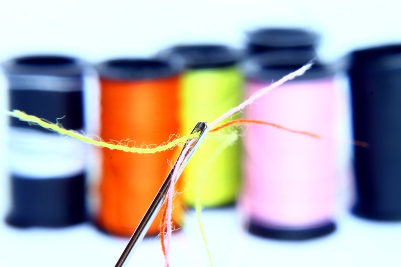 needle lines sewing eye of the needle colors 4k
