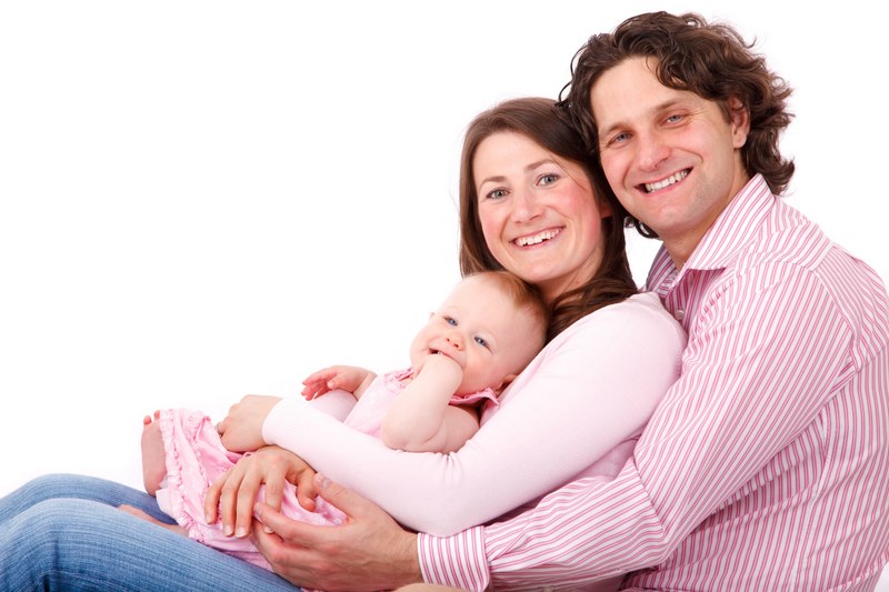 mom caucasian child daughter family father female 4k