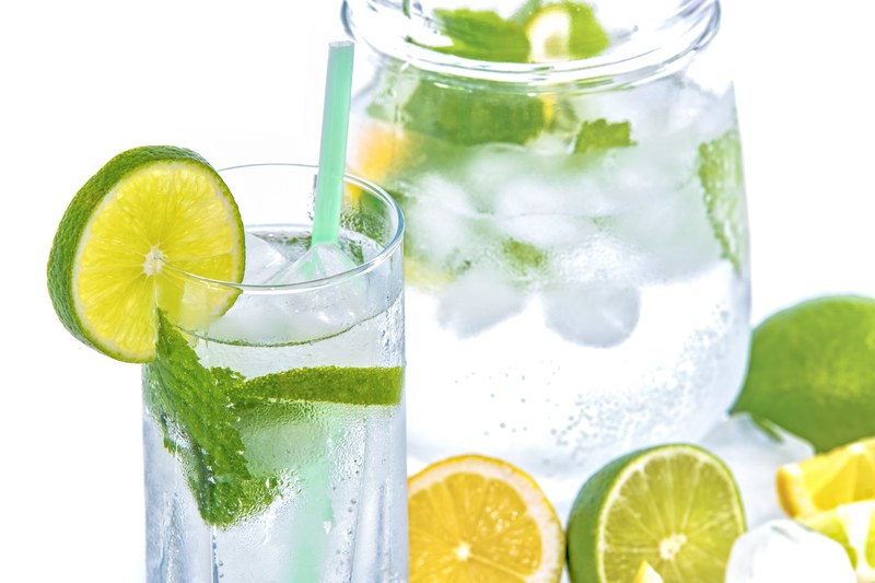 mineral water lime ice mint glass drink cold 4k