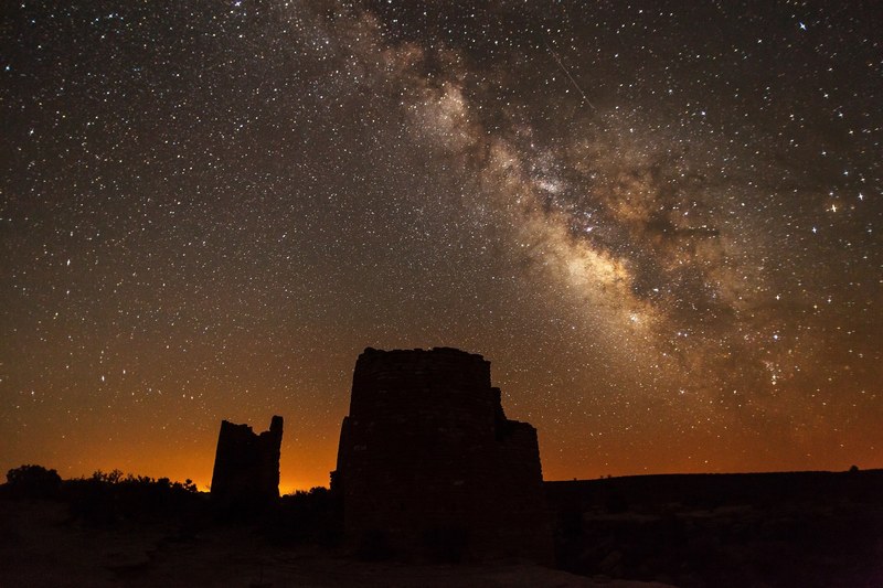 milky way rocks night landscape square tower utah 4k