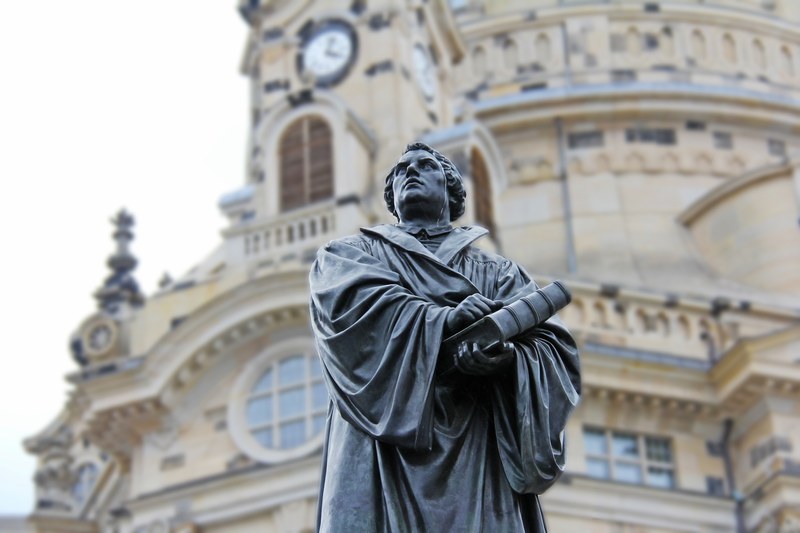 martin luther church pray church of our lady 4k