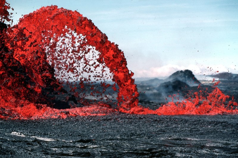lava magma volcanic eruption glow hot rock 4k