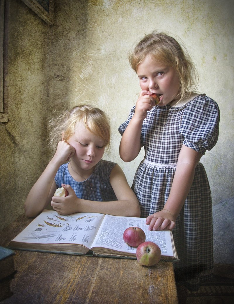 kids book retro apples girls reading 4k