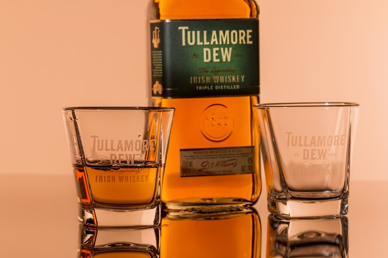 irish whiskey alcohol beverage drink whiskey bar 4k