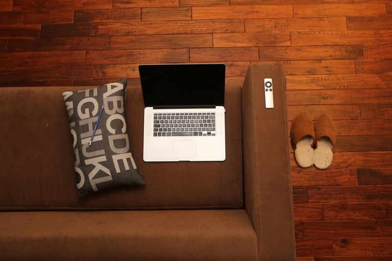 home office notebook home couch sofa canapé 4k
