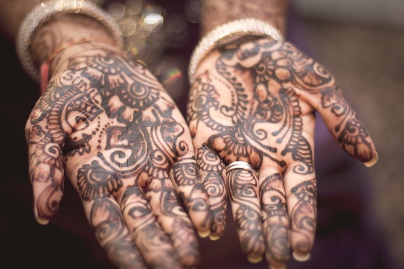 henna hands mehendi pattern female palms design 4k