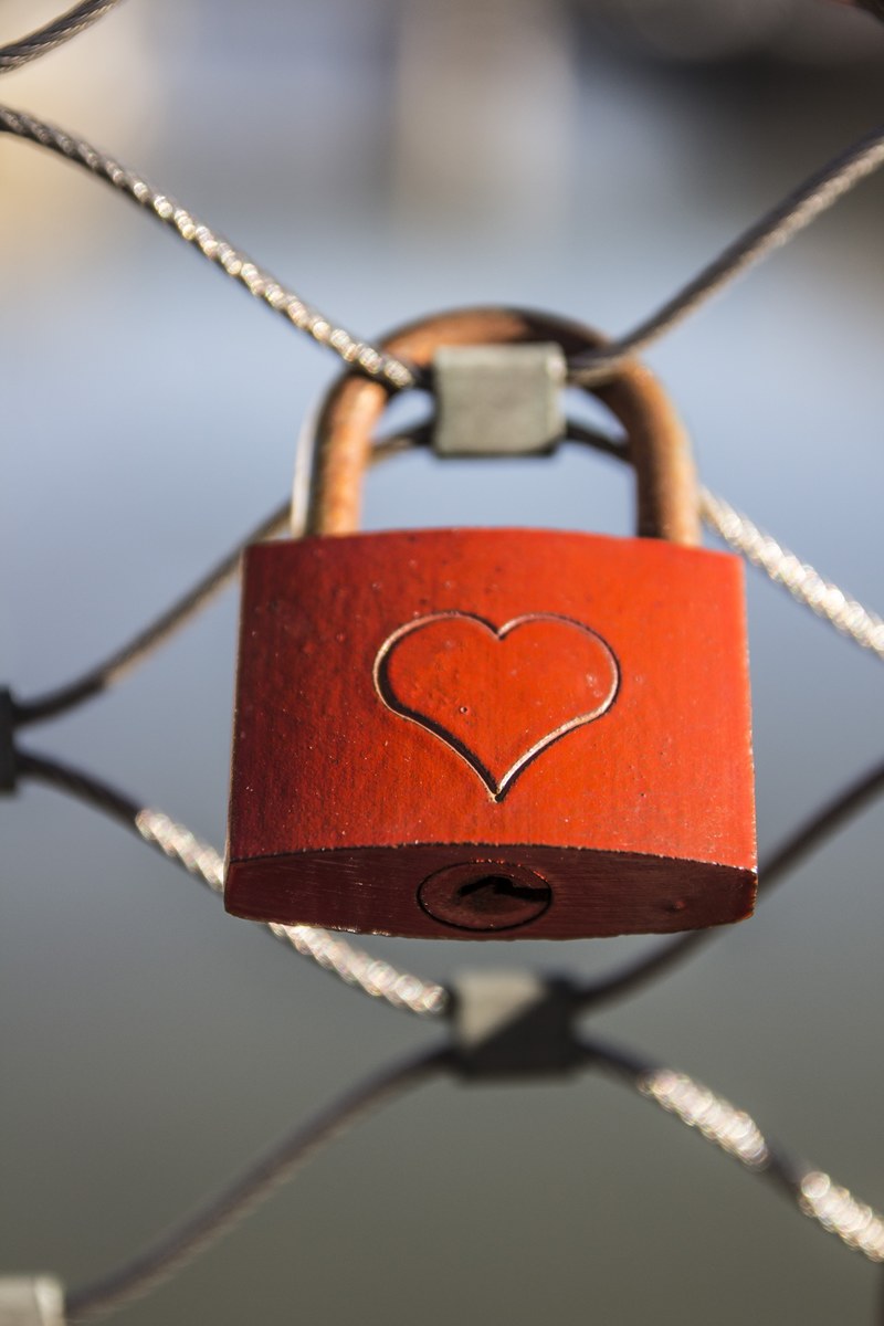 heart castle love padlock fence love castle 4k