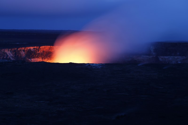 hawaii volcano hot fire night evening flames 4k