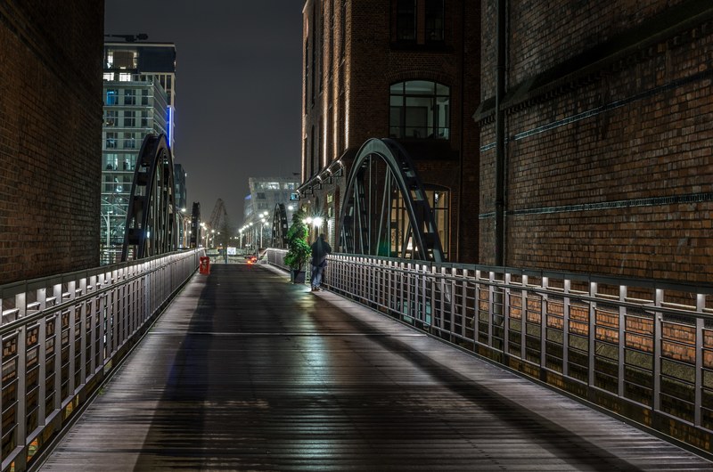 hamburg night speicherstadt harbour city bridges 4k