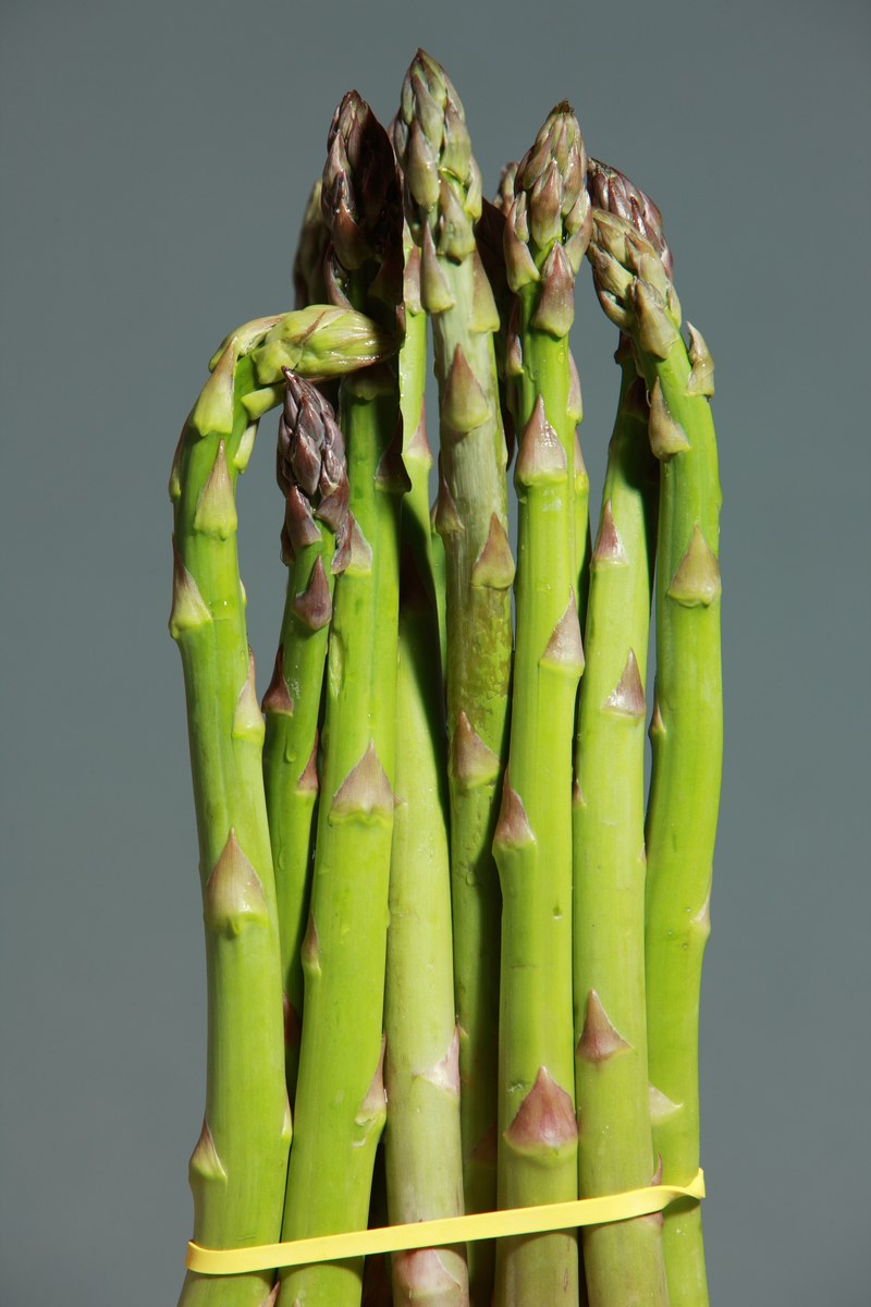 green asparagus asparagus green vegetables eat 4k