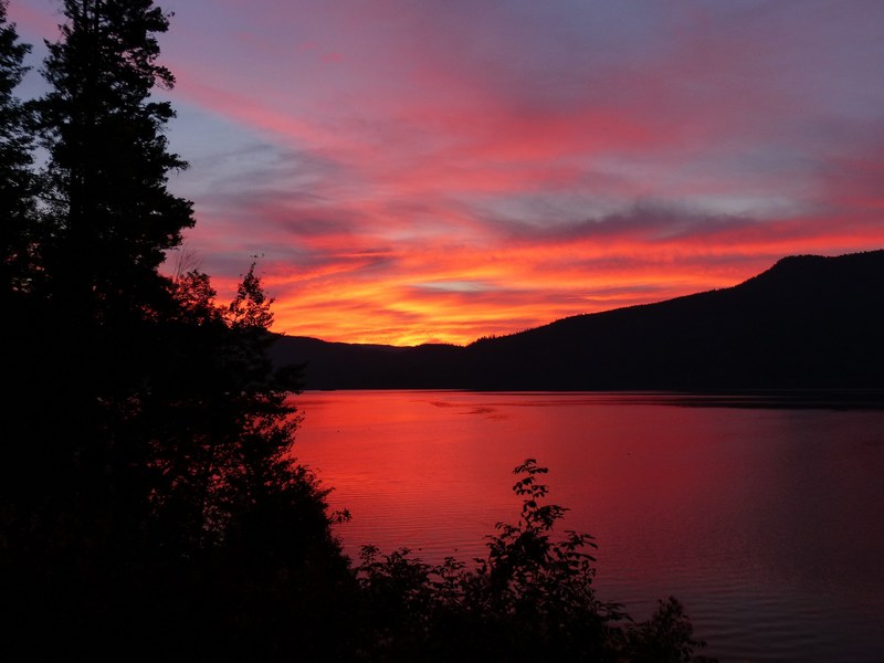 glowing sun rise canim lake british columbia canada 4k