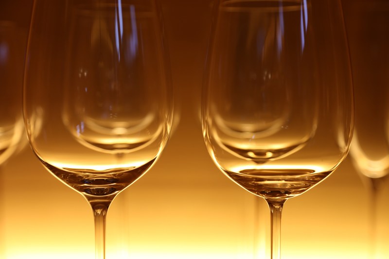 glasses wine glasses eat restaurant dinner 4k