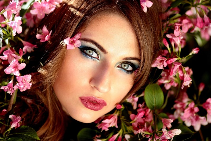 girl flowers pink blue eyes beauty spring 4k