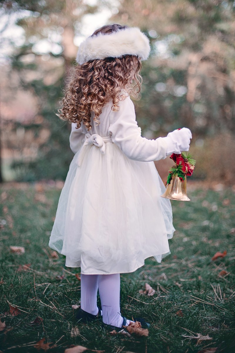 girl child winter bell christmas curls young 4k