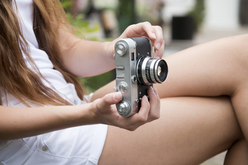 girl camera photographs retro old city travel 4k