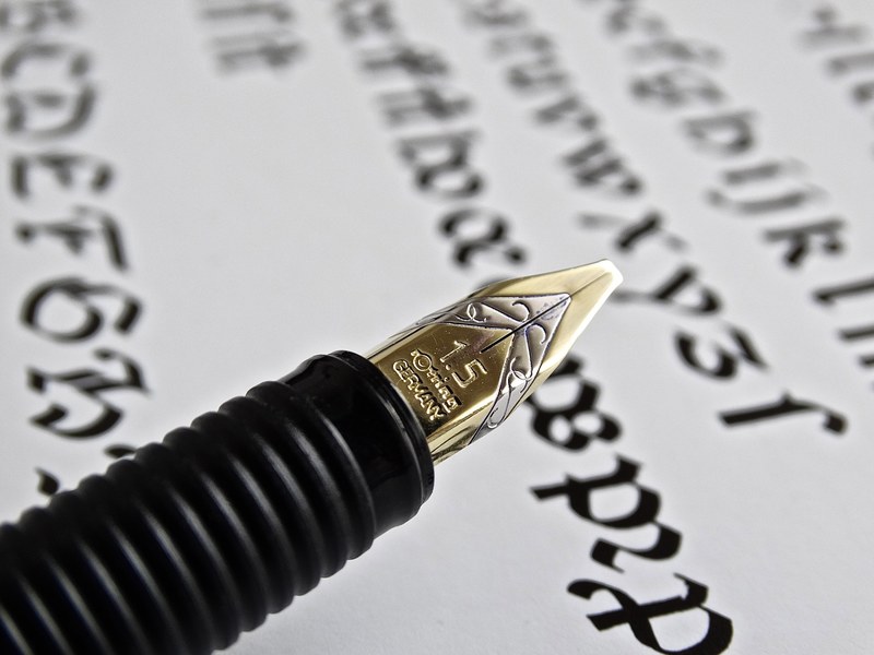 fountain pen text leave white feather lightweight 4k