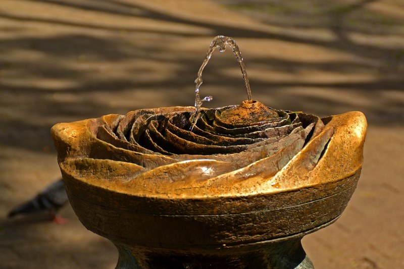 fountain water jet gargoyle water basin water 4k