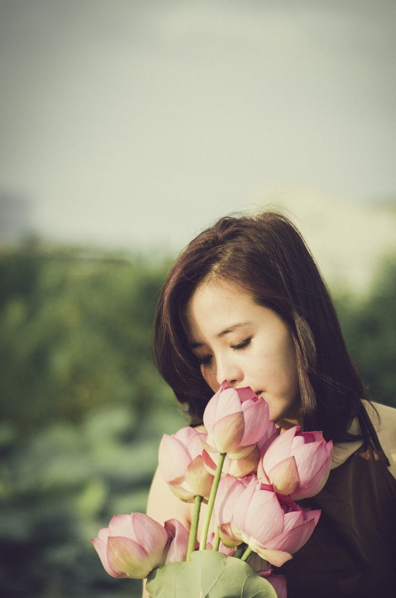 flower bouquet girl lotus posing lifestyle nature 4k