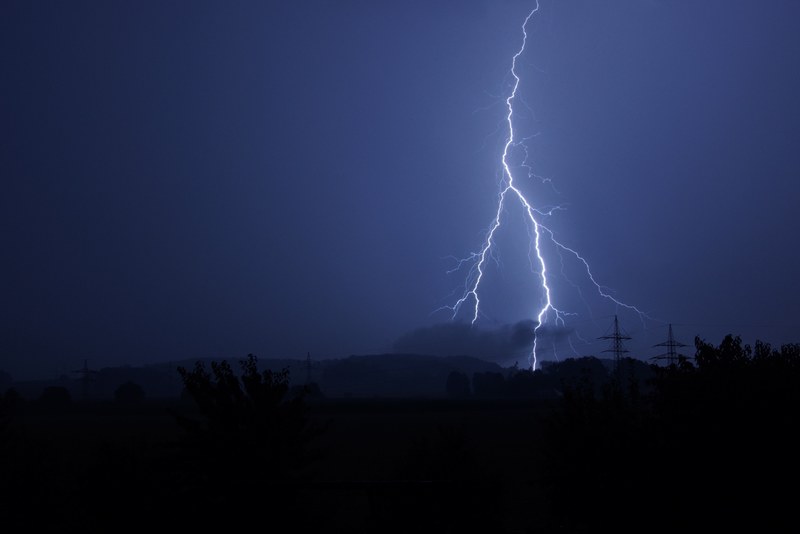 flash thunderstorm flash of lightning black 4k