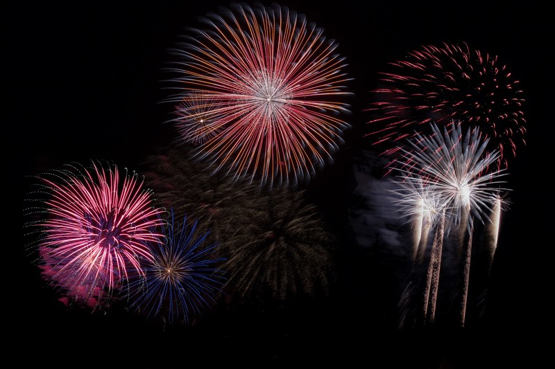 fireworks sky party new years eve rocket 4k