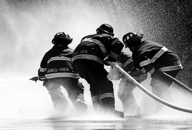firefighter sonoma water fire spray splash hose 4k