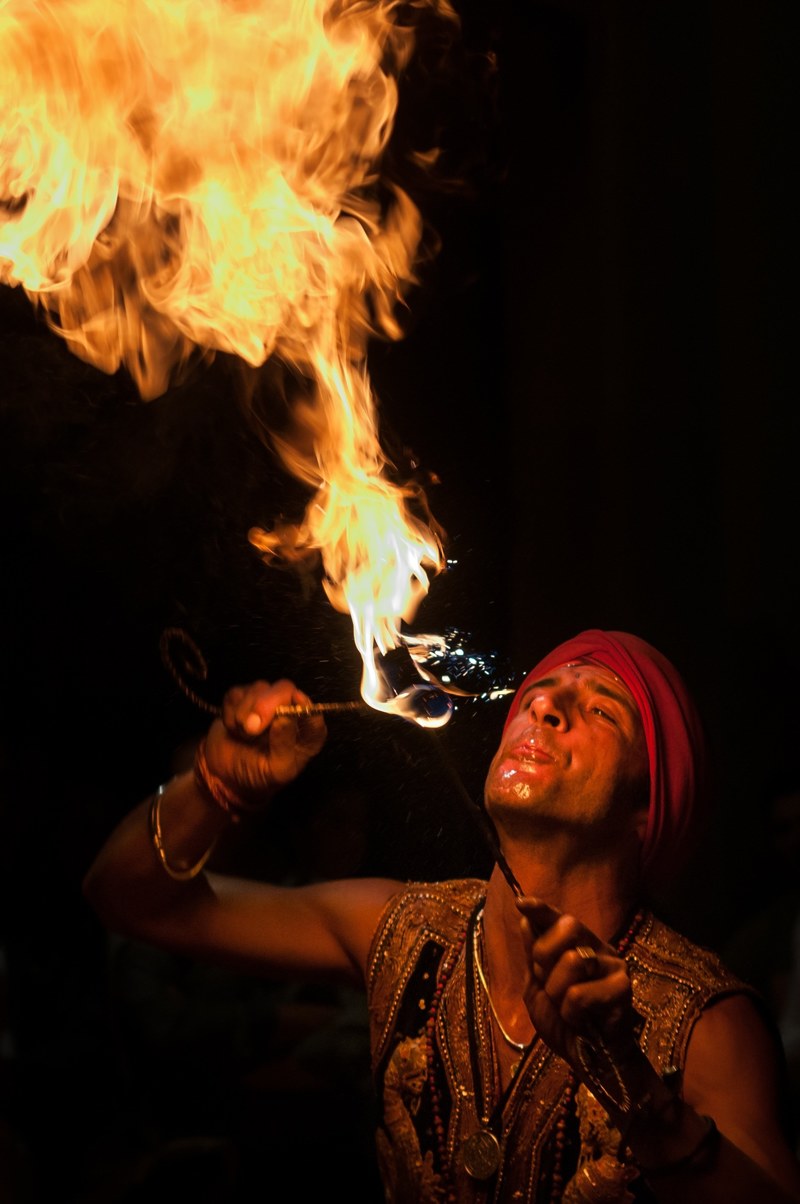 fire eaters artist juggler fire 4k