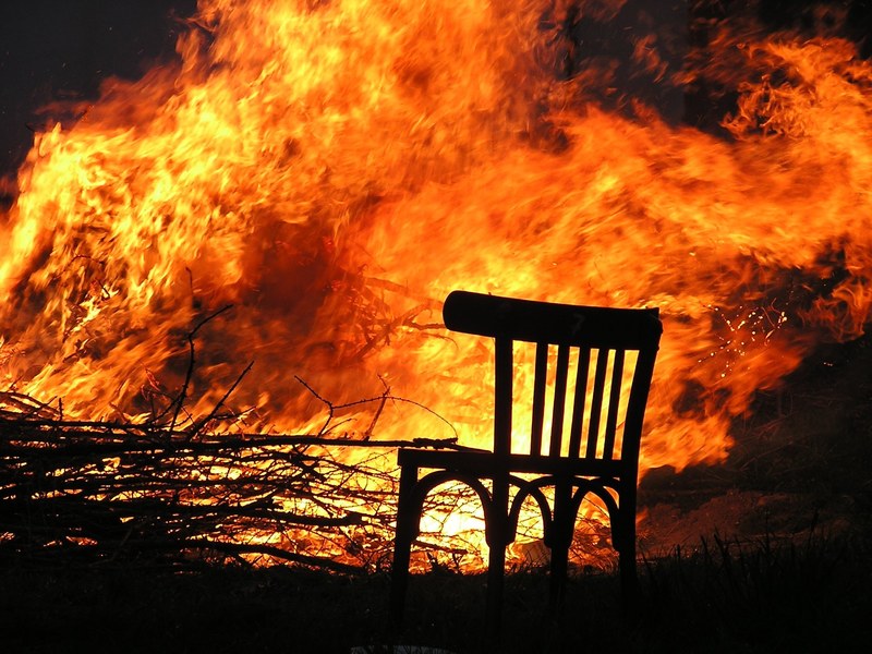fire flame burn chair wood fire 4k