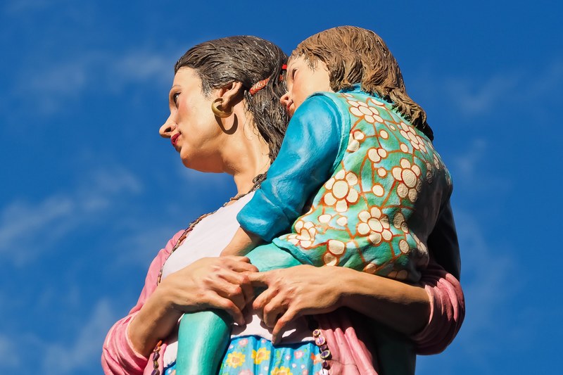 figures art sculpture statue woman child 4k
