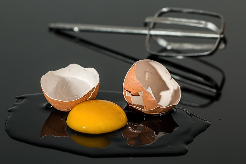 egg eggshell broken yolk shell yellow egg beater 4k