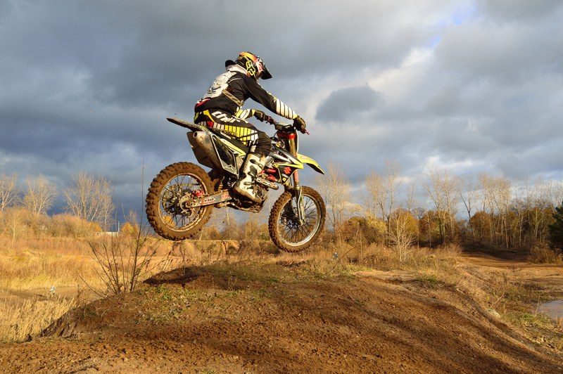 dirt bike motorcycle jump autumn bike race speed 4k