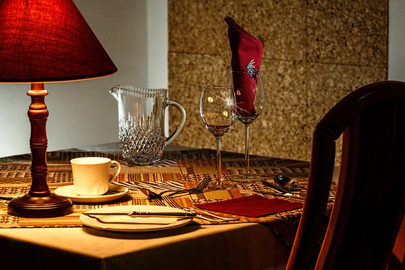 dinner table restaurant dining place setting 4k