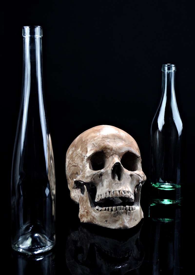 death skull glass simplicity dark background 4k