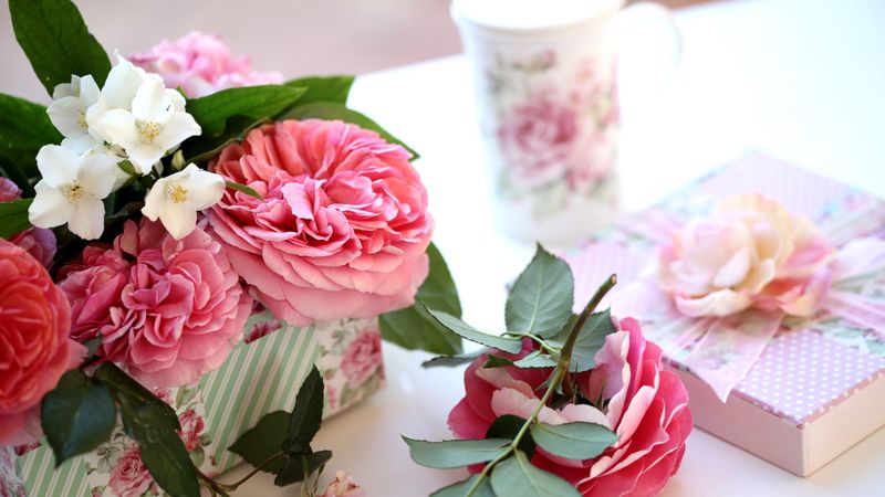 roses, jasmine, twigs, gift, box, bud, glass, 4k