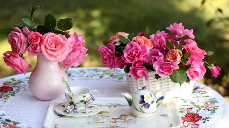 roses, flowers, bouquets, vase, basket, table, service, tablecloth, tea party, 4k