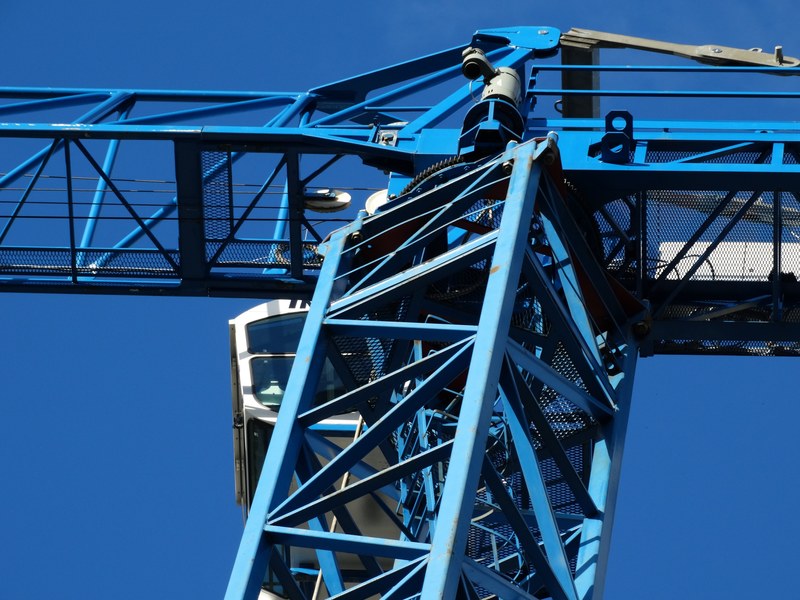 crane load crane skyward in the height sky baukran 4k