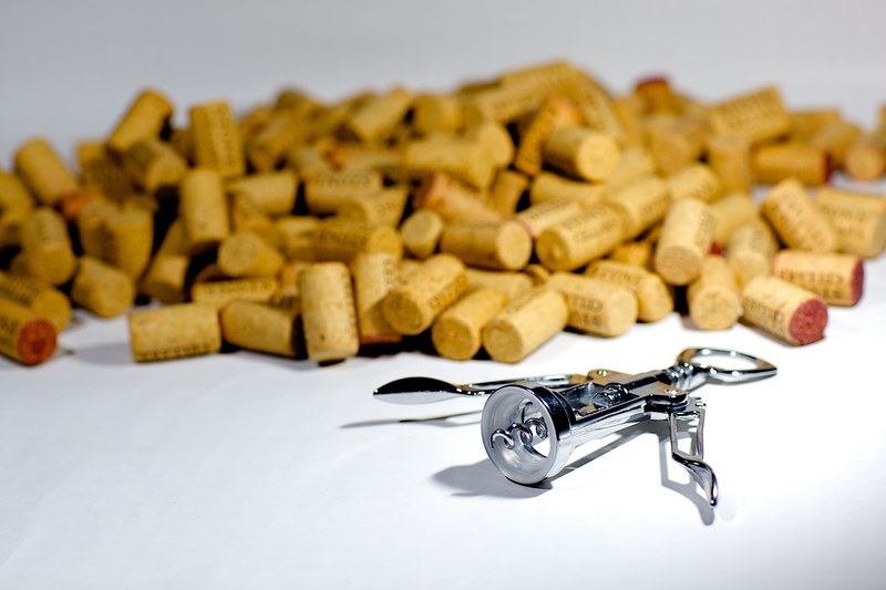 corks corkscrew screw wine drink alcohol beverage 4k