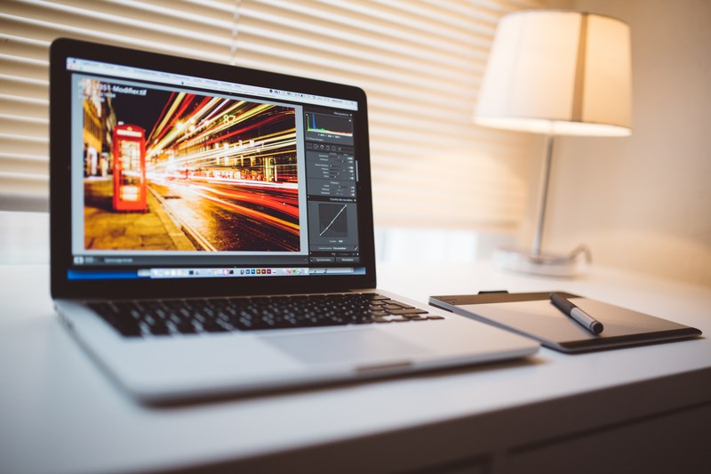 computer macbook tablet editing picture lightroom 4k