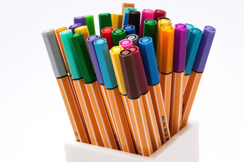 colored pencils felt tip pens color crayons pens 4k