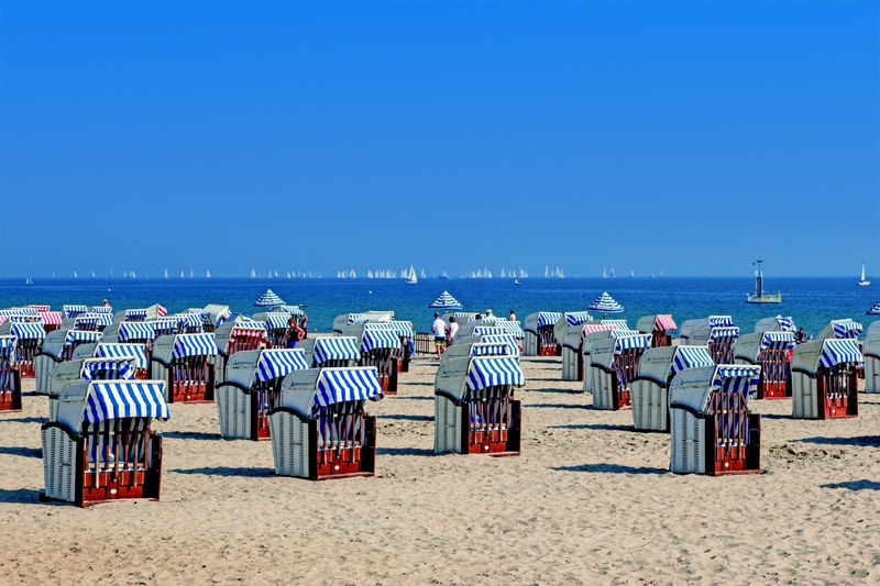 clubs beach baltic sea holiday wind sand sea 4k