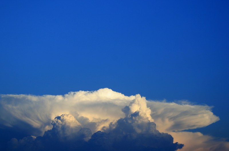 clouds white dense background anvil shaped flat 4k