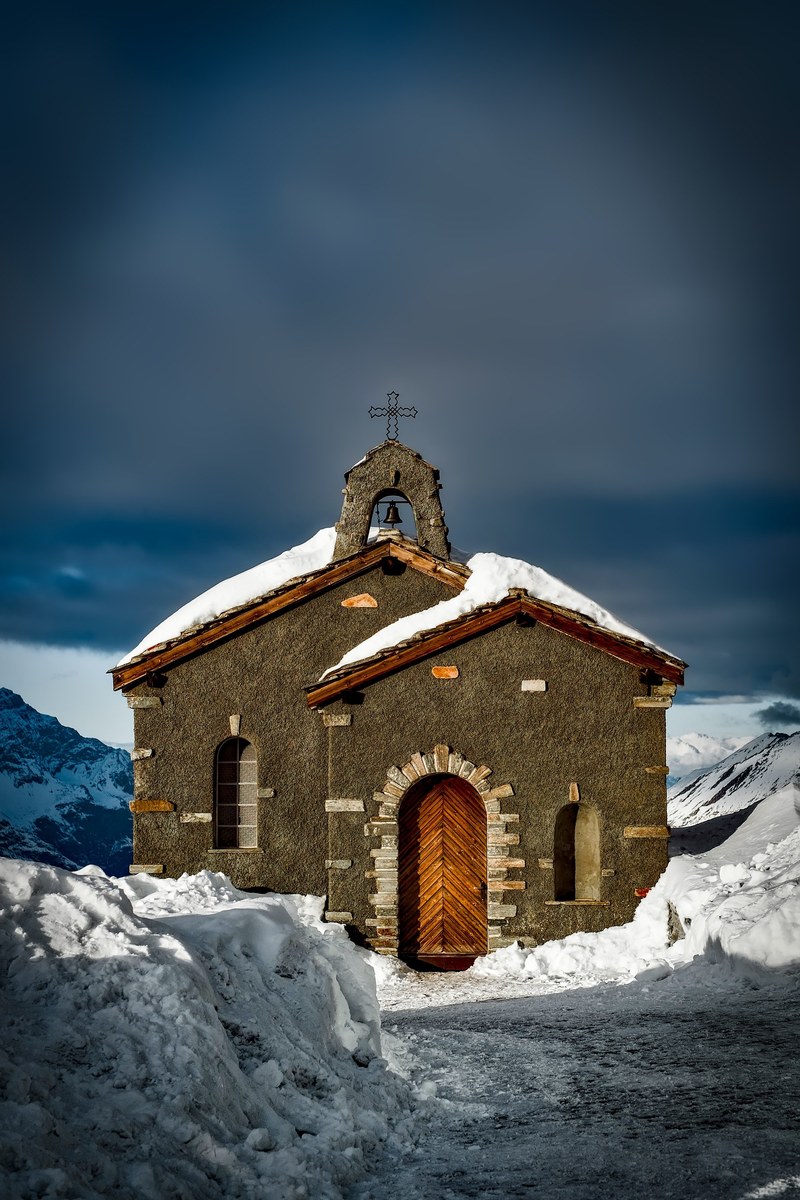church switzerland old landmark winter snow 4k