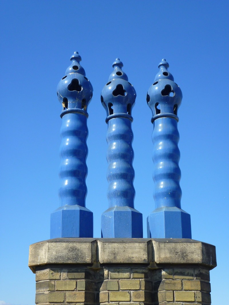 chimney zsolnay blue sky 4k