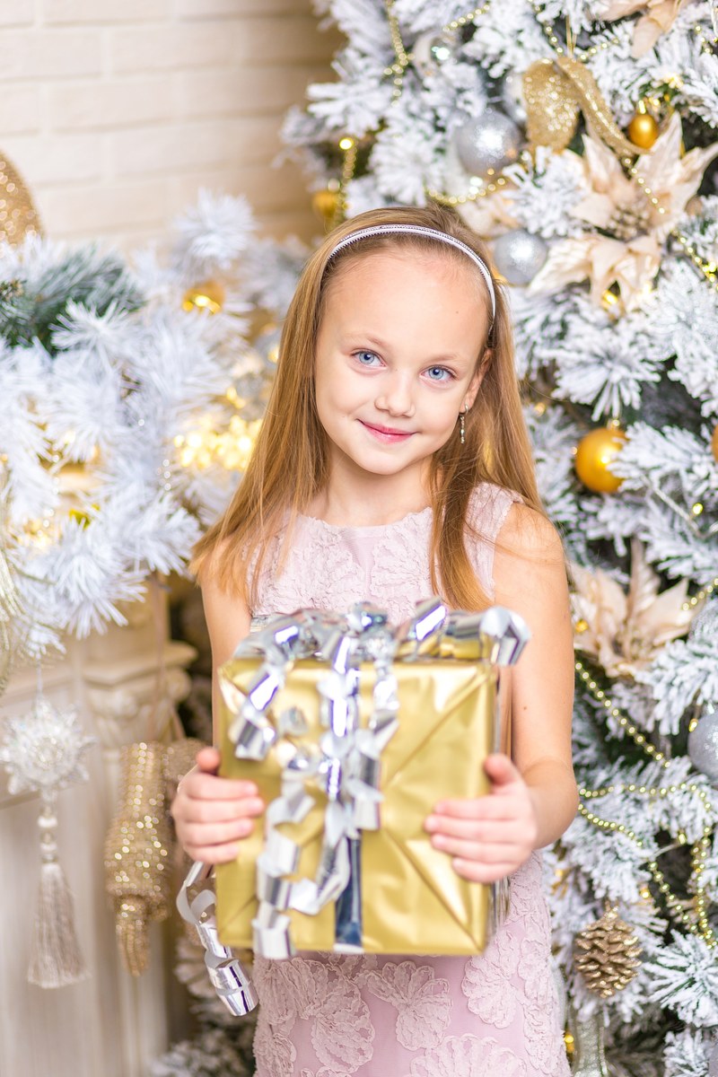 child present happy proud christmas girl people 4k