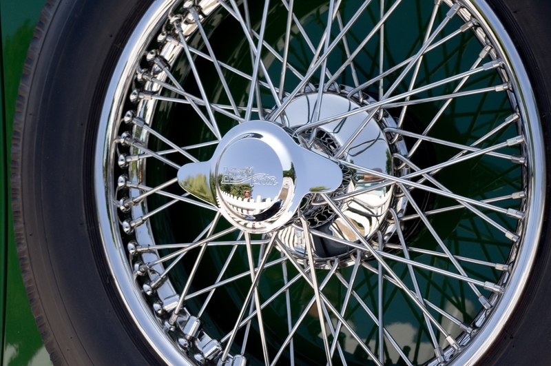 car automobile wire wheel tyre tire chrome shiny 4k
