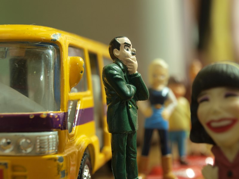 bus stop bus waiting john cleese worry worried 4k