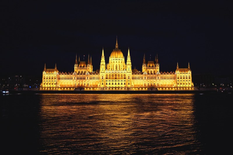 budapest parliament danube river building nočt′ 4k