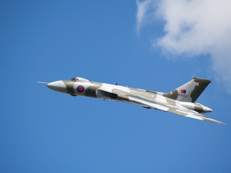 bomber vulcan aircraft aeroplane raf plane jet 4k