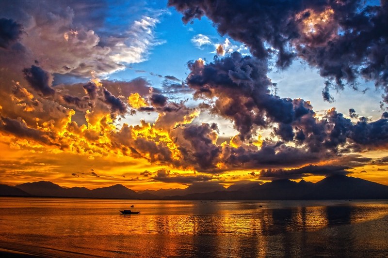 boat sundown sunset sky clouds da nang bay 4k