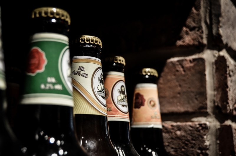 beer the bottle wine shop alcohol bottle caps 4k