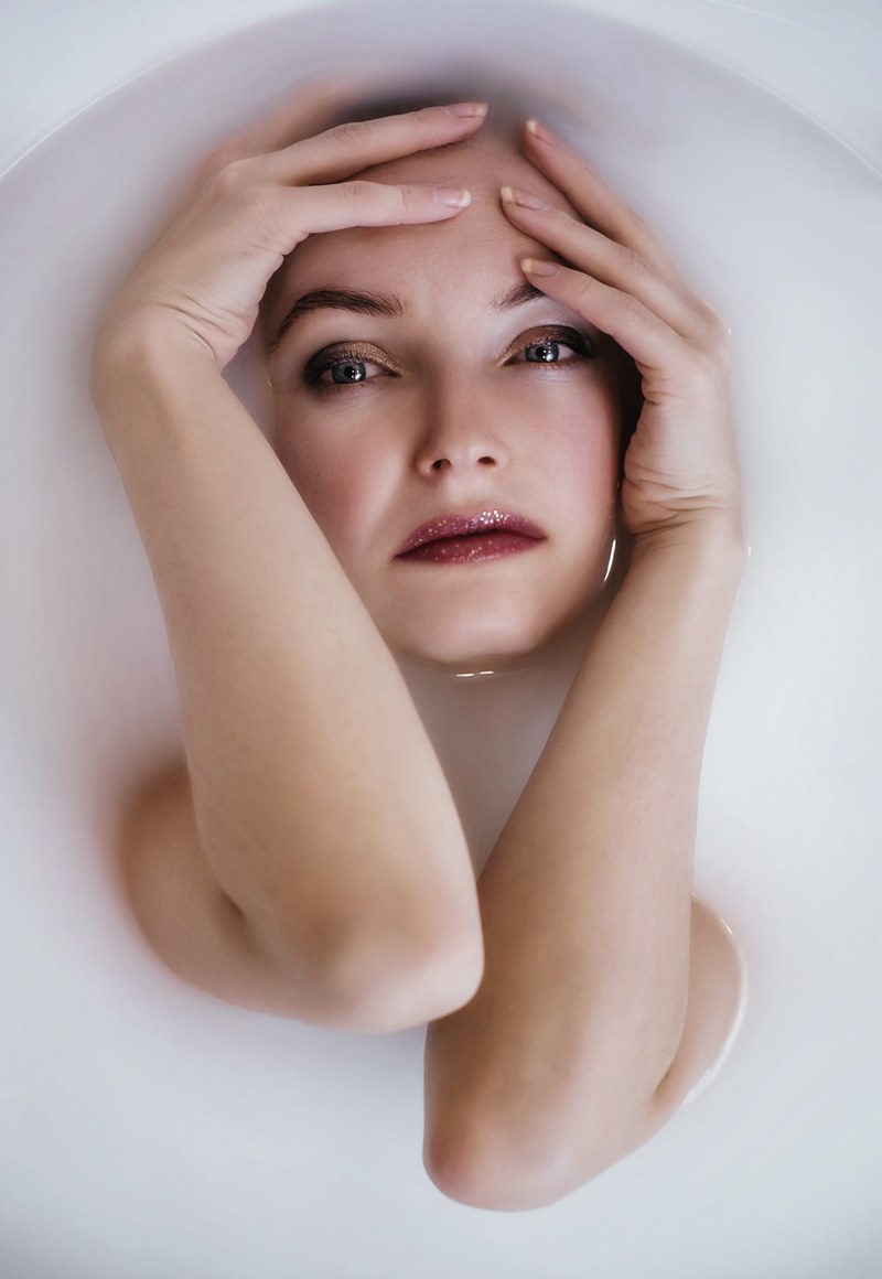 bath milk girl makeup fashion glamour 4k